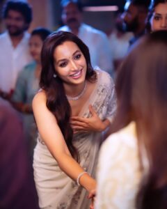 Neeraja Kona Instagram - This sweetheart @srinidhi_shetty ❤️

She’s a tough cookie with a soft heart ( mana movie lo 🥹) … Sri this one is special for you for a lot of reasons I know … but it’s even more special for all of us ❤️

#TelusuKada