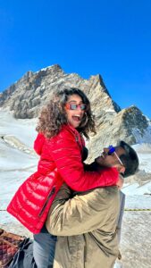 Neil Bhatt Instagram - When Romance goes wrong 😂😂 #insaneversion of “Tum Kya Mile” 😂😂😂

VC @mr.pro_boy 

@myswitzerlandin @interlaken @jungfraujochtopofeurope 

#aishwaryasharma #neilbhatt #neilkiaish #ineedswitzerland #funnyreels #tumkyamile #rockyandranikipremkahani #switzerland #interlaken #jungfrau #reelitfeelit #trendingreels #trendingsong #stayhappy