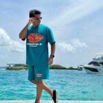 Neil Bhatt Instagram - Who said comfortable can’t be stylish 😎 Outfit- @blamblack_clothing #neilbhatt #comfortwear #maldives