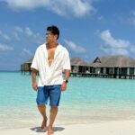Neil Bhatt Instagram - Kya aap bhi soch rahe hain ki ye paani itna blue kaise hai? Is it the “NEIL” effect? 🤔 😂😂😂😂 @travelwithjourneylabel @velassarumaldives #VelassaruMaldives #LuxuryUndressed #SmallLuxuryHotels #JourneyLabel #TravelWithJourneyLabel #YouAreSpecial #ThinkHolidayThinkJourneyLabel #LuxuryHoliday #maldives