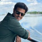 Neil Bhatt Instagram - चला जाता हूँ तेरी ही धुन में @aisharma812 ❤️ #neilkiaish #travel #life