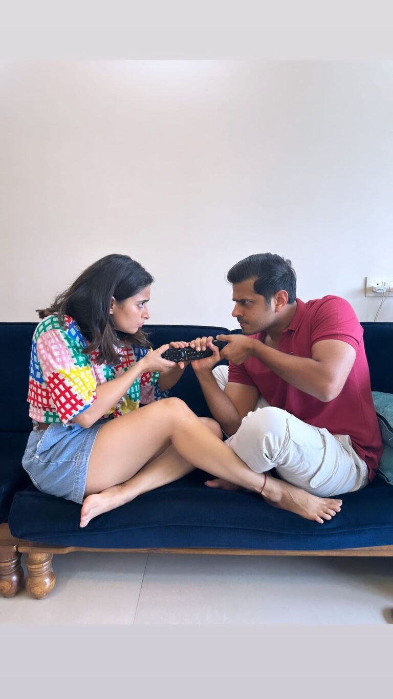 Neil Bhatt Instagram - Fight for remote 😂😂😂 #aishwaryasharma #neilbhatt #neilkiaish #couplegoals