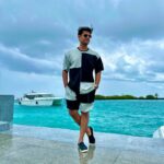 Neil Bhatt Instagram - Who said comfortable can’t be stylish 😎 Outfit- @blamblack_clothing #neilbhatt #comfortwear #maldives