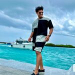 Neil Bhatt Instagram - Who said comfortable can’t be stylish 😎 Outfit- @blamblack_clothing #neilbhatt #comfortwear #maldives