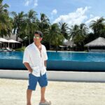 Neil Bhatt Instagram - Kya aap bhi soch rahe hain ki ye paani itna blue kaise hai? Is it the “NEIL” effect? 🤔 😂😂😂😂 @travelwithjourneylabel @velassarumaldives #VelassaruMaldives #LuxuryUndressed #SmallLuxuryHotels #JourneyLabel #TravelWithJourneyLabel #YouAreSpecial #ThinkHolidayThinkJourneyLabel #LuxuryHoliday #maldives