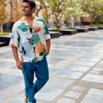 Neil Bhatt Instagram - Warmth in your smile and a light heart equals HAPPINESS !! #neilbhatt #summertime #smile #happysoul