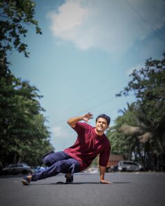 Neil Bhatt Instagram - Out and about!! 

Photos by- @the_pixeleyes 
Shoot managed by- @rimadidthat 

#neilbhatt #carefree #streetphotography