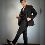 Neil Bhatt Instagram - Black raised to ♾️!! Styled by- @purvabansal5 Outfit by- @mehboobsons Picture courtesy- @creative_babu_01 #neilbhatt #aishwaryasharma #bombaytimesfashionweek2023 #black #maninblack #womaninblack #couplegoals❤ #neilkiaish