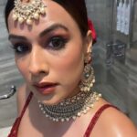 Nia Sharma Instagram - Hey Thanks for the Roses..🥀 😊 Festive Ready Happy Dhanteras 🙌 Hair: @sankpalsavita Makeup: @niasharma90 😊