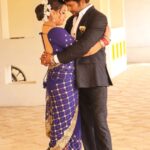 Nidhi Jha Instagram - प्रिय धर्मपत्नी जी शादी के पहली सालगिरह की बहुत सारी शुभकामनाएं। जिंदगी के यह एक साल हंसते खेलते कैसे बीत गया पता ही नहीं चला। यूं लग रहा है जैसे कुछ दिन पहले ही तो शादी करके आपको अपने घर में दुल्हन के रूप में लाया था। क्या कहूं आपके लिए एहसास भर भर के हैं पर शब्द नहीं है। जो बता सकूं की आप मेरे लिए कितनी अहमियत रखती हो। बस यही कहूंगा कि अपने निमो की हमेशा ताकत बनी रहना। हम आपसे बेइंतहां मोहब्बत करते हैं। और आजीवन ऐसे ही हमारी चाहत का सिलसिला बरकरार रहेगा। Once Again Happy Marriage Anniversary My Love, My Happiness, My World Ummmmmaaaahhhh💋💋💋