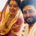 Nidhi Jha Instagram - "रुद्राभिषेक" धर्मपत्नी जी और बाबू जी के साथ।।। हर हर महादेव 🙏🔱🙏