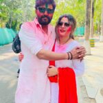 Nidhi Jha Instagram - इस साल के खूबसूरत सी होली धर्मपत्नी जी के साथ मनाया... आप सभी को भी यश कुमार और निधि मिश्रा की तरफ से होली की ढेर सारी शुभकामनाएं। आप सभी आजीवन स्वस्थ और प्रसन्न रहें।