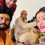 Nidhi Jha Instagram - "रुद्राभिषेक" धर्मपत्नी जी और बाबू जी के साथ।।। हर हर महादेव 🙏🔱🙏