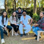 Nidhi Jha Instagram - Bhaiya ke saath me albam ki shooting ke time ek pyara sa photo saath bhabhi our dimpal ji our Monna dubay music, Director Love you bro ❤️❤️❤️ #raadhekumar @dimpalsingh99 @munnadubeyofficial