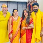 Nidhi Jha Instagram - Parivaar♥️🙏🏻🧿