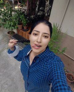 Niharica Raizada Instagram - I feel cute in a pony tail.

I think all girls should do Sunday Pony Tail Day.

#PonyTail
#MayaDarling
#NiharicaRaizada