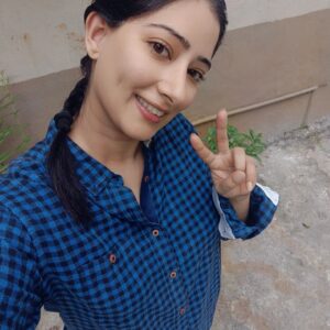 Niharica Raizada Instagram - I feel cute in a pony tail.

I think all girls should do Sunday Pony Tail Day.

#PonyTail
#MayaDarling
#NiharicaRaizada