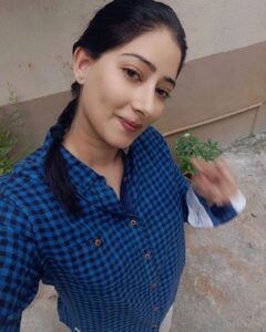 Niharica Raizada Instagram - I feel cute in a pony tail.

I think all girls should do Sunday Pony Tail Day.

#PonyTail
#MayaDarling
#NiharicaRaizada