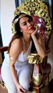 Nikita Rawal Instagram - Just looking like a WOW 🤩❤️
.
.
.
.
#wow #looks #reeltrending #lookingwow #nikitarawal