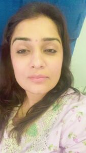 Nikita Thukral Instagram - Without any music #nomusic women look the best in Indian cloths. #indianbeauty #indianclothing cloths done by @jasmyrraofficial