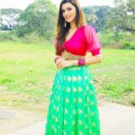 Nimika Ratnakar Instagram - Indian-ness 💖 Wearing the exclusive designs by @laxmikrishnaofficial 🥰 Make up & hair by @makeoversbylavanya9 🥰 #pushpavati #dboss #kranti #krantirevolutionfromjan26 #starsuvarna #actor #model #sandalwood #kannada #actress #kannadaactress #kannadathi #pink #ethnicwear #ethnic #nimika #nimikaratnakar