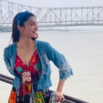Nimika Ratnakar Instagram - Kolkata, you beauty ❤️ Watch me explore the streets of Kolkata, the yummy food and much more ... #reels #reel #reelitfeelit #kolkata #minivlog #trendingreels #trending #pasoori