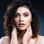 Nimika Ratnakar Instagram - You know you're all set to slay when Curls ✅ Smile ✅ Accessories ✅ Vibe ✅ Jewellery: @giva.co Photography : @abel_prince.j Makeup & Hair: @glam8makeover #OOTD #Slay #GoodVibes #Curls #actor #model #givasilverjewellery #giva #sandalwood #photography