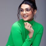 Nimika Ratnakar Instagram - “A girl should be two things: Classy & Fabulous” - Coco Chanel Such a lovely time shooting with the very talented photographer @vinu5494 and the very pretty MUA @supremesparklemakeupartistry whose work is as beautiful as her, hairstylist @iysha_makeover ❤️ #photography #trending #trendingnow #trend #model #actor #photoshoot #shootmode #shoot #shooting #nimika #nimikaratnakar #sandalwood #tollywood #kannada #kollywood #bollywood #kannadaactress #heroine #actress #mua #fashion #vogue #neon #birds #parrot #makeup #mua #green #photography #photo