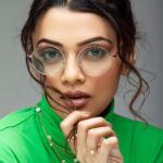 Nimika Ratnakar Instagram - “A girl should be two things: Classy & Fabulous” - Coco Chanel Such a lovely time shooting with the very talented photographer @vinu5494 and the very pretty MUA @supremesparklemakeupartistry whose work is as beautiful as her, hairstylist @iysha_makeover ❤️ #photography #trending #trendingnow #trend #model #actor #photoshoot #shootmode #shoot #shooting #nimika #nimikaratnakar #sandalwood #tollywood #kannada #kollywood #bollywood #kannadaactress #heroine #actress #mua #fashion #vogue #neon #birds #parrot #makeup #mua #green #photography #photo