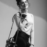 Nimika Ratnakar Instagram - “A girl should be two things: Classy & Fabulous” - Coco Chanel Such a lovely time shooting with the very talented photographer @vinu5494 and the very pretty MUA @supremesparklemakeupartistry whose work is as beautiful as her, hairstylist @iysha_makeover ❤️ #photography #trending #trendingnow #trend #model #actor #photoshoot #shootmode #shoot #shooting #nimika #nimikaratnakar #sandalwood #tollywood #kannada #kollywood #bollywood #kannadaactress #heroine #actress #mua #fashion #vogue #neon #birds #parrot #makeup #mua #green #photography #photo