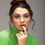 Nimika Ratnakar Instagram - “A girl should be two things: Classy & Fabulous” - Coco Chanel Such a lovely time shooting with the very talented photographer @vinu5494 and the very pretty MUA @supremesparklemakeupartistry whose work is as beautiful as her, hairstylist @iysha_makeover ❤️ #photography #trending #trendingnow #trend #model #actor #photoshoot #shootmode #shoot #shooting #nimika #nimikaratnakar #sandalwood #tollywood #kannada #kollywood #bollywood #kannadaactress #heroine #actress #mua #fashion #vogue #neon #birds #parrot #makeup #mua #green #photography #photo