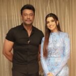 Nimika Ratnakar Instagram - At Kranti success meet with my parents & beloved @darshanthoogudeepashrinivas Sir ✨ Moment captured by @kabir_photography___ 😊 Wardrobe courtesy @laxmikrishnaofficial 🥰 Makeup & hair @vinothraj_makeupartist 🥰 #RevolutionaryBlockbuster #ChallengingStarDarshan #dboss #kranti #krantirevolutionfromjan26 #pushpavati #shakeitpushpavati #trending #trend #nimika #nimikaratnakar #sandalwood #kannadaactress #kannada #actor #model #dboss