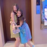 Nitanshi Goel Instagram - The Cutest Combo is here with their sweet moment💙🫶✨ #meresapne Thankyou aunty for sharing this video @rashigoelofficial Beautifully sung by @nitanshigoelofficial ❤️❤️ u Di #reels #love #instagram #explorepage #reelsvideo #viral #shivikarishi #nitanshigoel #explore PVR ICON, Infinity Mall, Andheri West, Mumbai