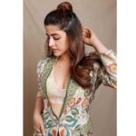 Nupur Sanon Instagram – Outfit – @rannagill
Jewellery – @ishhaara @ascend.rohank @timelessjewelsby_s
Stylist – @sukritigrover 
HMU – @kavyesharmaofficial @pinkeykashidonhair