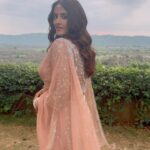 Nupur Sanon Instagram – Pretty places,soothing songs and smiling Pihu 🥰🫶🤭

•
Outfit : @malasaofficial 🌼