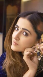 Nupur Sanon Instagram - Hi ☺️👀😌

#swearbysimplicity