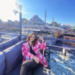 Nupur Sanon Instagram – The stunning view of Sülemaniye Mosque and me 💁🏻‍♀️🌝 Nova Şantiye Cafe