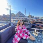 Nupur Sanon Instagram – The stunning view of Sülemaniye Mosque and me 💁🏻‍♀️🌝 Nova Şantiye Cafe