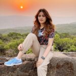 Nupur Sanon Instagram – There’s something about the sky changing it’s colour…there’s something magical seeing those shades melt into each other !!💛🧡💛🧡 Mahabaleshwar