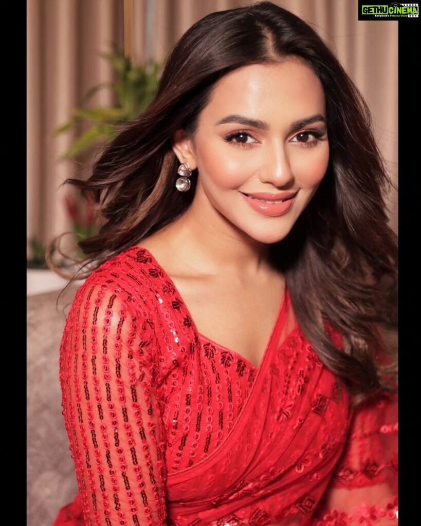 Nusraat Faria Instagram - Ultimate cure for sadness #Red @kiara_by_preeti_modi