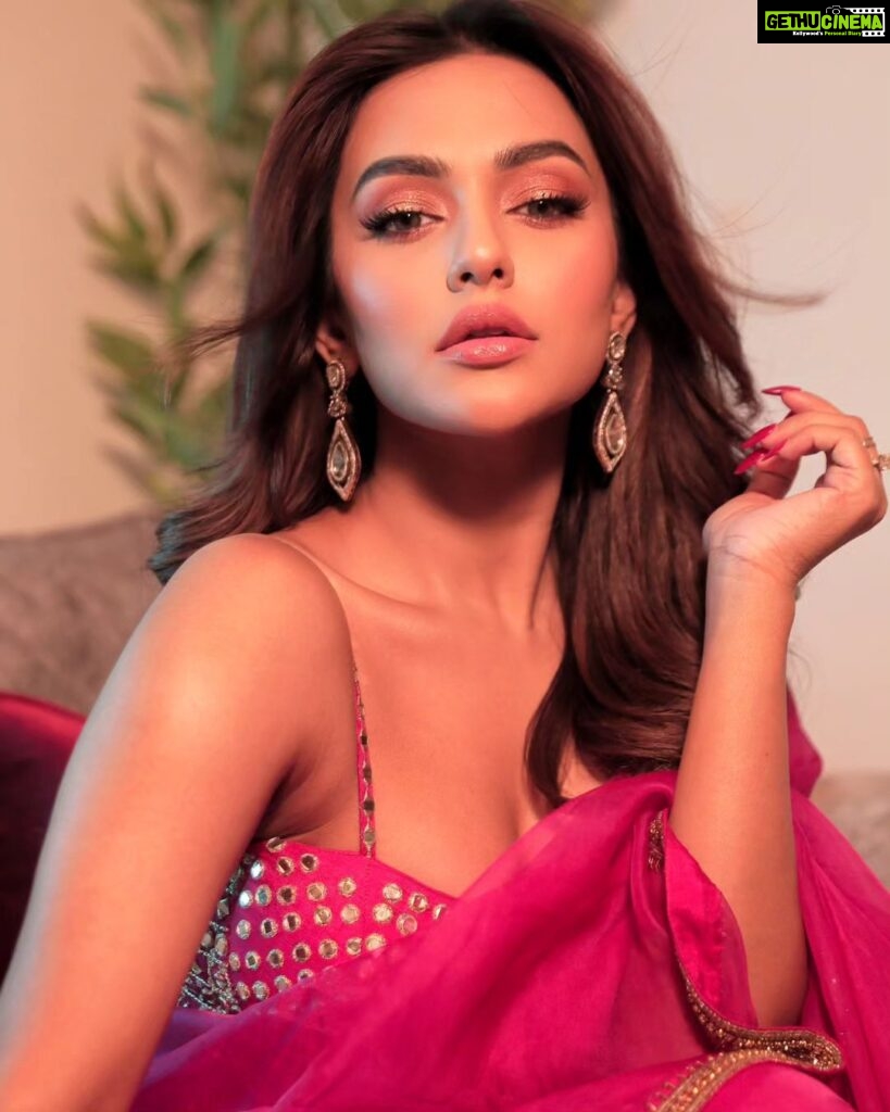 Nusraat Faria Instagram - Sorry for your loss 🙈 Wearing @festivibe.official Jewellery @drkashfiaaamina