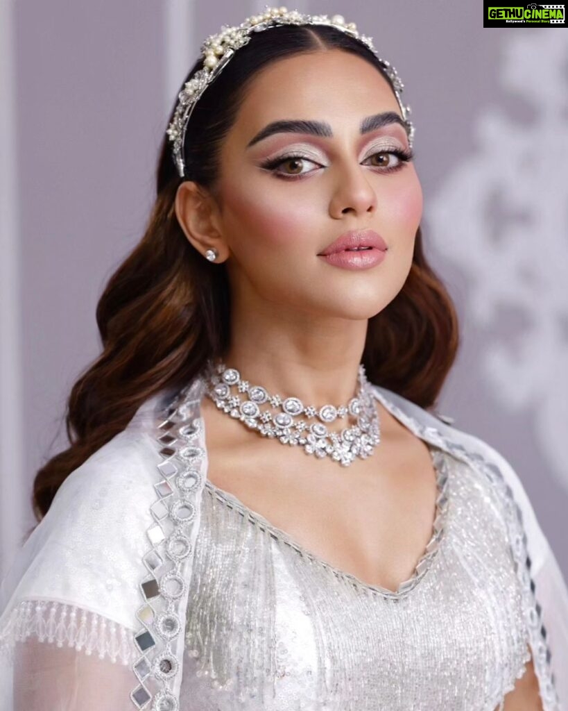 Nusraat Faria Instagram - My all-time gratitude to my super glam team for making my look absolutely myself in My every Events. My fav @zahidkhanbridalmakeover And my dearest @drnabilanabi ❤❤ PC @mh_bipu Today at National award 🌟