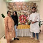 Pakhi Hegde Instagram - Such a lovely Bappa 😍❤️ with lovely souls 🙌 @karansinghprince @babitta.verma.710 #bappadarshan #love #family #friends #🙌 Mumbai, Maharashtra