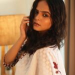 Palak Sindhwani Instagram - जो है तेरा लभ जाएगा करके कोई बहाना..✨ . . Outfit - @ambraee_ HMU - 🙋‍♀️ Captured by - @ketangadkar . . #postoftheday #ethnicwear #ootd #indianwear #instamood #fyp #blessed