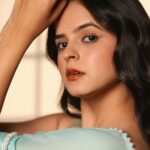 Palak Sindhwani Instagram - तेरे नैना हंस दिए, बस गए मेरे दिल में तेरे नैना..🦋🎵✨ . . Saree - @eka.dori Captured by - @ketangadkar HMU - @ayeshamakeovers_ . . #postoftheday #happysunday #ootd #indianwear #sareelove #fyp #traditional #goodvibes #instalove #palaksindhwani