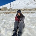 Palak Sindhwani Instagram - It was love at frost sight..☃️🏔️❄️ . . #postoftheday #snow #snowing #leh #lehladakh #fyp #ootd #travel #travelgram #instatravel #explore #exploreindia #palaksindhwani Heaven :)