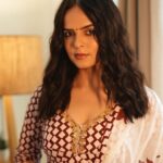 Palak Sindhwani Instagram - जो है तेरा लभ जाएगा करके कोई बहाना..✨ . . Outfit - @ambraee_ HMU - 🙋‍♀️ Captured by - @ketangadkar . . #postoftheday #ethnicwear #ootd #indianwear #instamood #fyp #blessed