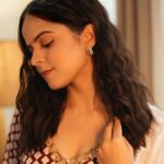 Palak Sindhwani Instagram - जो है तेरा लभ जाएगा करके कोई बहाना..✨ . . Outfit - @ambraee_ HMU - 🙋‍♀️ Captured by - @ketangadkar . . #postoftheday #ethnicwear #ootd #indianwear #instamood #fyp #blessed