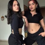 Palak Sindhwani Instagram - When you decide to meet after ages and end up dancing to hip music!! 🫣💃 . . #dancereels #trendingreels #dance #explore #reelsinstagram #palaksindhwani