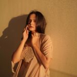 Palak Sindhwani Instagram - You radiate what rests in you..🌻 . . Outfit - @lavanyathelabel Jewellery- @teejhindia Captured by - @harshit_sid . . #postoftheday #sunkissed #instamood #love #fyp #sunset #palaksindhwani #nofilter